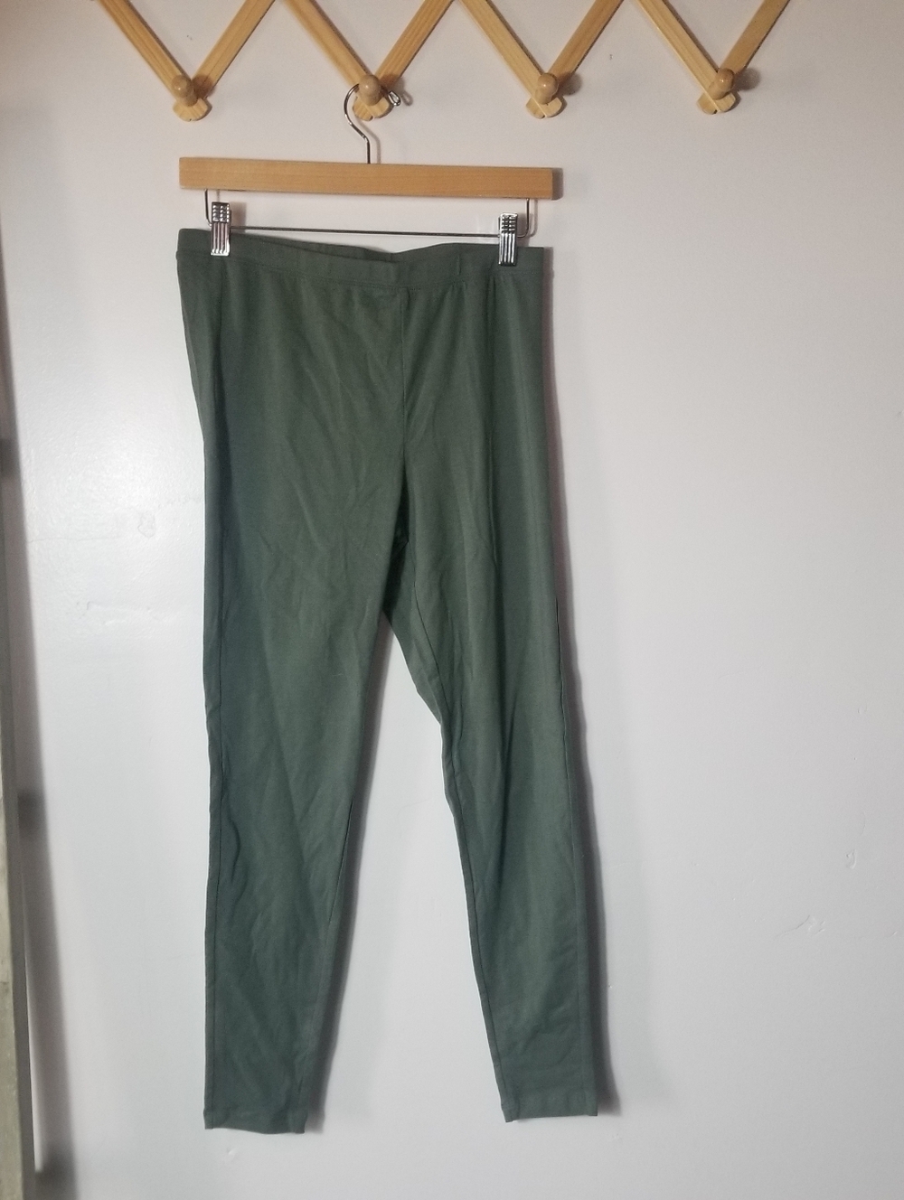 GAP WOMEN'S GREEN LEGGINGS SIZE MEDIUM